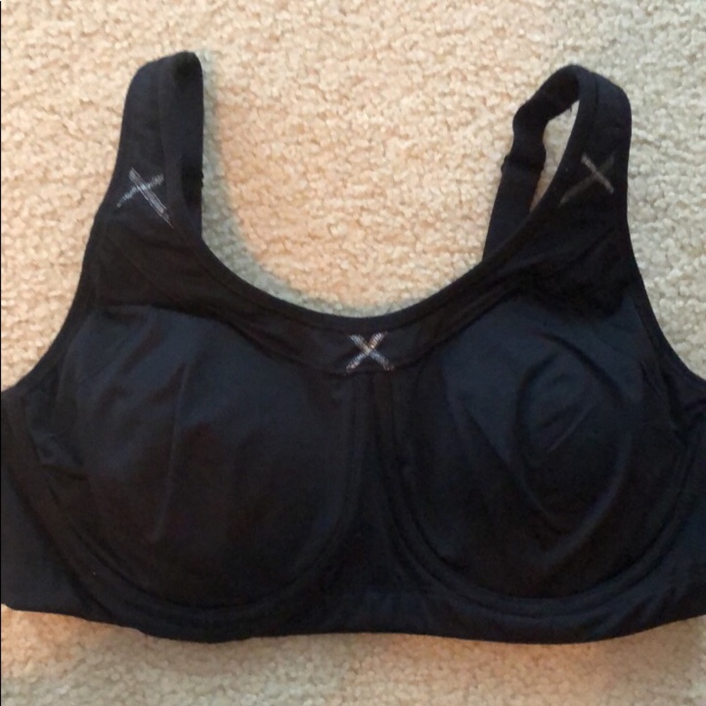 Athleta black underwire sports bra